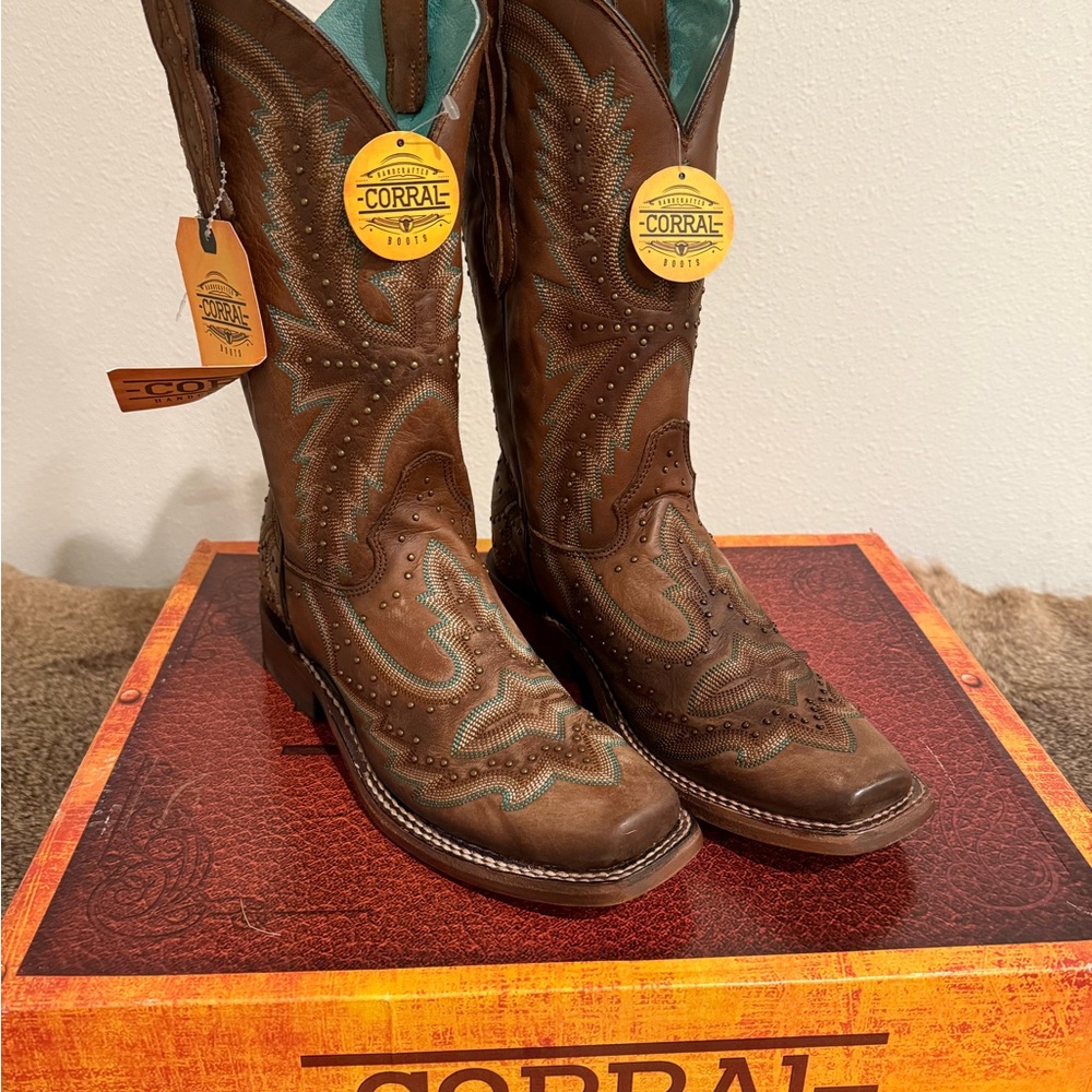 Women’s Corral Brown and Teal Western Boots size 8.5